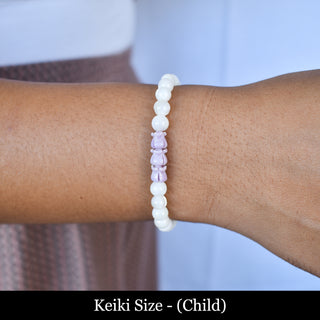 Keiki - Mother of Pearl Round Beaded Stretchy Bracelet with Three Crown Flowers - Yay Hawaii