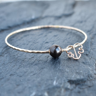 Black Freshwater Bangle with Grommet - Monstera Charm - Yay Hawaii