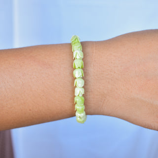 Yay Hawaii Pakalana stretchy bracelet with colorful floral beads and elastic band, perfect for tropical-inspired jewelry.