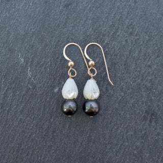 Small Single Pikake Cluster with Black Pearls - Yay Hawaii