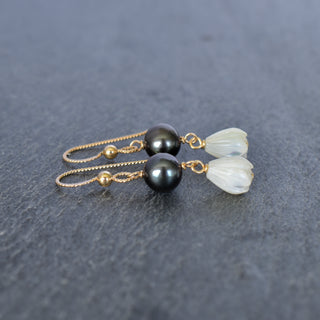 Linked Small Single Pikake with Black Pearls - Yay Hawaii
