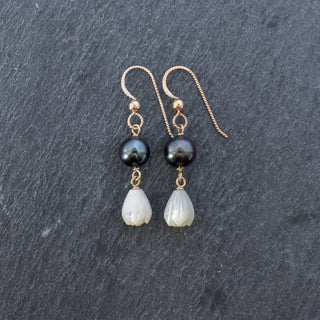 Linked Small Single Pikake with Black Pearls - Yay Hawaii
