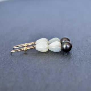 Double Small Single Pikake Cluster with Black Pearls - Yay Hawaii