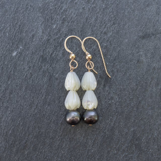 Double Small Single Pikake Cluster with Black Pearls - Yay Hawaii