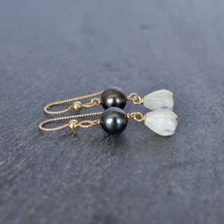 Linked Small Single Pikake with Black Pearls - Yay Hawaii