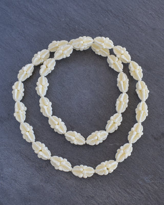 White Pua Kalaunu Lei - Alternating String