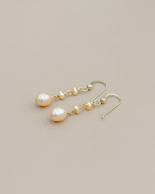 Yay Hawaii dainty linked pearl earrings in a selectable pearl color close-up