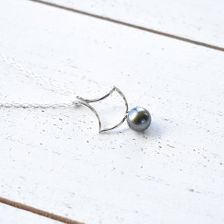 Yay Hawaii Ipu Pendant jewelry, with or without pearl, featuring traditional Polynesian design and natural wood finish.