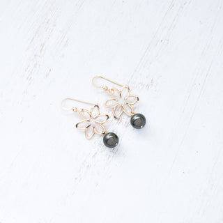 Small Na'u flower earrings by Yay Hawaii featuring 8mm black freshwater pearls and delicate floral design.