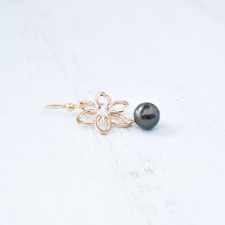 Small Na'u Flower earrings by Yay Hawaii with 8mm black freshwater pearls and delicate floral design.