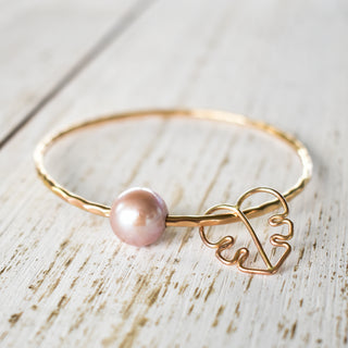 Edison Pearl Bangle with Monstera Charm - Yay Hawaii