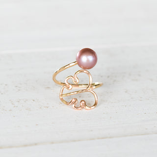 Yay Hawaii Edison Pearl Monstera bypass ring featuring a polished pearl and Monstera leaf design, made of silver metal.
