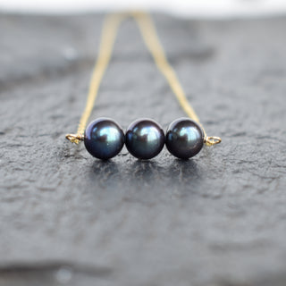 Black freshwater pearl bar necklace by Yay Hawaii featuring an 8mm length, elegant jewelry design with sleek black pearls.