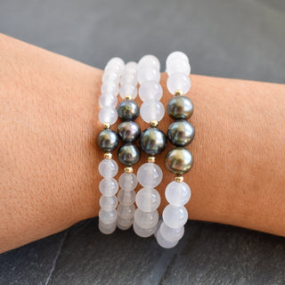 8mm white agate stretchy bracelet with freshwater pearls, stylish jewelry accessory from Yay Hawaii.