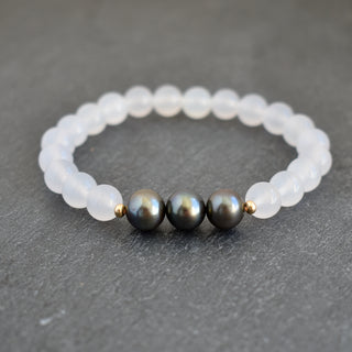 White agate and freshwater pearl stretchy bracelet with 8mm beads from Yay Hawaii, showcasing a stylish and elegant jewelry piece.