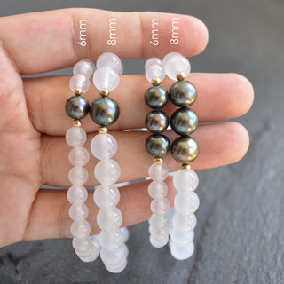 White agate and freshwater pearl stretchy bracelet featuring 6mm beads, crafted by Yay Hawaii for elegant jewelry style.