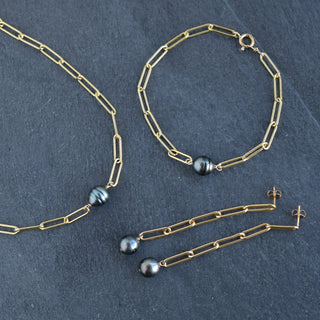 Paperclip bracelet by Yay Hawaii featuring a Tahitian pearl, with sleek metal links and elegant design.