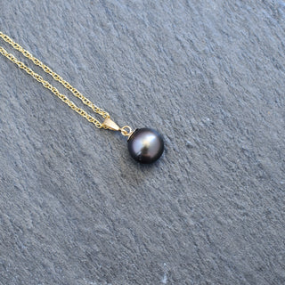 Round Tahitian pearl bail necklace by Yay Hawaii featuring a single lustrous Tahitian pearl on a delicate chain.