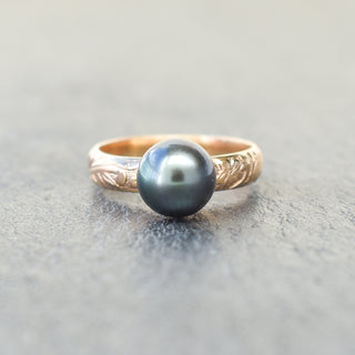Yay Hawaii 4mm heirloom style band Tahitian pearl ring with a smooth silver band and a single round black pearl centerpiece.