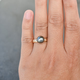 Heirloom style 4mm Tahitian pearl ring by Yay Hawaii featuring a sleek band design and a lustrous black pearl center.