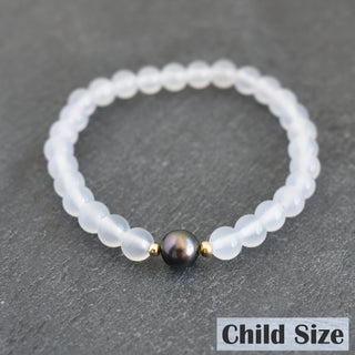 (Keiki) 6mm White Agate Stretchy Bracelet - Single Freshwater Pearl - Yay Hawaii