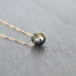 Tahitian pearl circle pendant on paperclip chain necklace by Yay Hawaii, close-up of pearl and chain detail