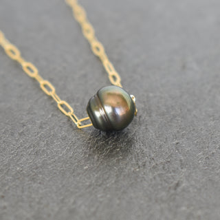 Tahitian pearl circle pendant on paperclip chain necklace by Yay Hawaii, showcasing elegant jewelry design.