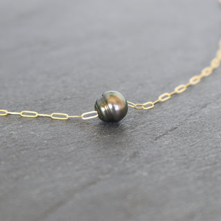 Tahitian pearl circle pendant on paperclip chain necklace by Yay Hawaii, showcasing elegant jewelry design.