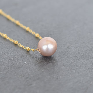 Yay Hawaii Edison Pearl necklace with satellite chain featuring a lustrous pearl pendant on a delicate chain.