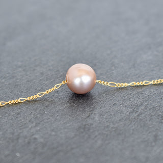 Yay Hawaii Edison Pearl necklace with a delicate Figaro chain, showcasing a lustrous pearl on a fine metal chain.
