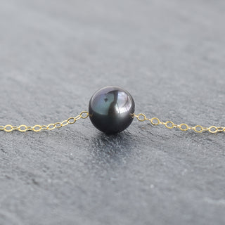 Black freshwater pearl necklace with a sleek cable chain from Yay Hawaii, showcasing a smooth, lustrous pearl and stylish design.