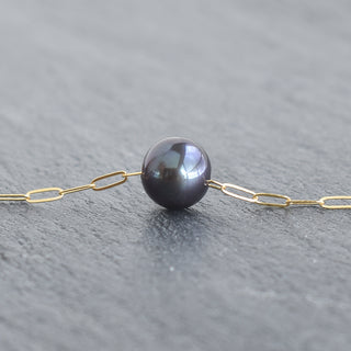 Black freshwater pearl necklace with paperclip chain from Yay Hawaii, showcasing elegant jewelry design and smooth pearls.