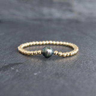 Beaded stretchy bracelet with a single Circlé Tahitian pearl, available in child and adult sizes, by Yay Hawaii.