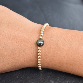 Beaded stretchy bracelet with a single Circlé Tahitian pearl, suitable for children or adults, by Yay Hawaii.