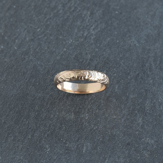 Yay Hawaii 4mm heirloom-style wedding band in polished silver with intricate engraved design.