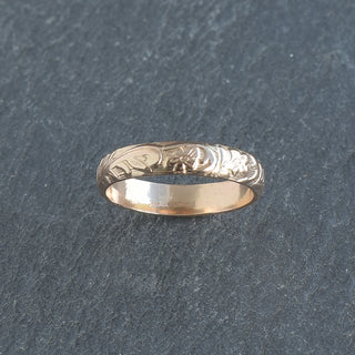Yay Hawaii 4mm heirloom-style band with detailed engravings, showcasing a classic and elegant gold wedding ring.