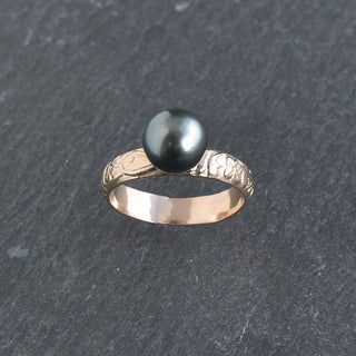 Heirloom style 4mm Tahitian pearl ring by Yay Hawaii, featuring a sleek band and a lustrous black pearl centerpiece.