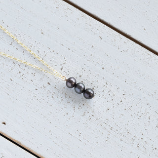 Yay Hawaii black freshwater pearl pendant necklace with a vertical 8mm pearl on a delicate chain.