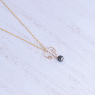 Monstera leaf pendant and black pearl necklace with silver or gold chain, featuring a tropical-inspired jewelry design.