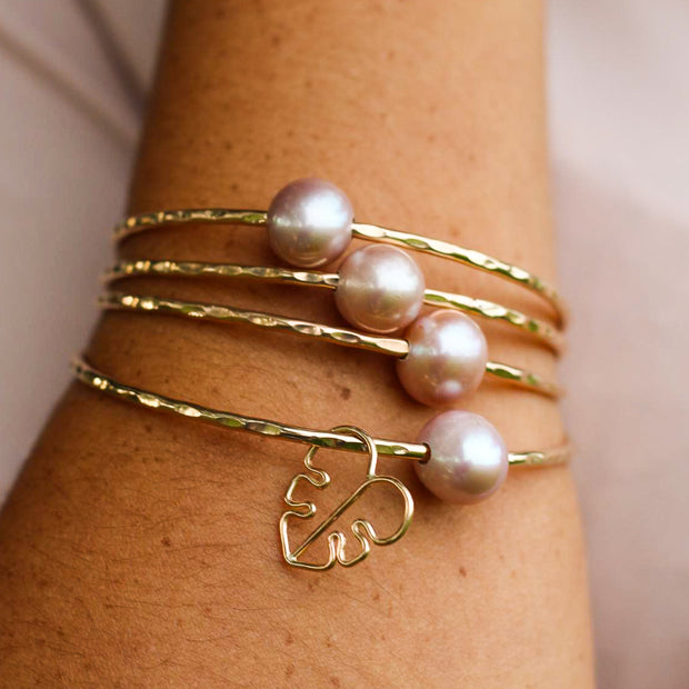 Edison Pearl Bangle with Monstera Charm - Yay Hawaii