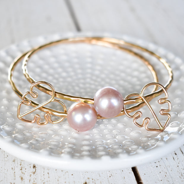 Edison Pearl Bangle with Monstera Charm - Yay Hawaii