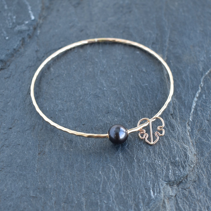 Black Freshwater Bangle with Grommet - Monstera Charm - Yay Hawaii