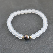(Keiki) 6mm White Agate Stretchy Bracelet - Single Freshwater Pearl - Yay Hawaii