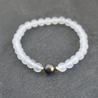 6mm White Agate Stretchy Bracelet - Single Freshwater Pearl - Yay Hawaii